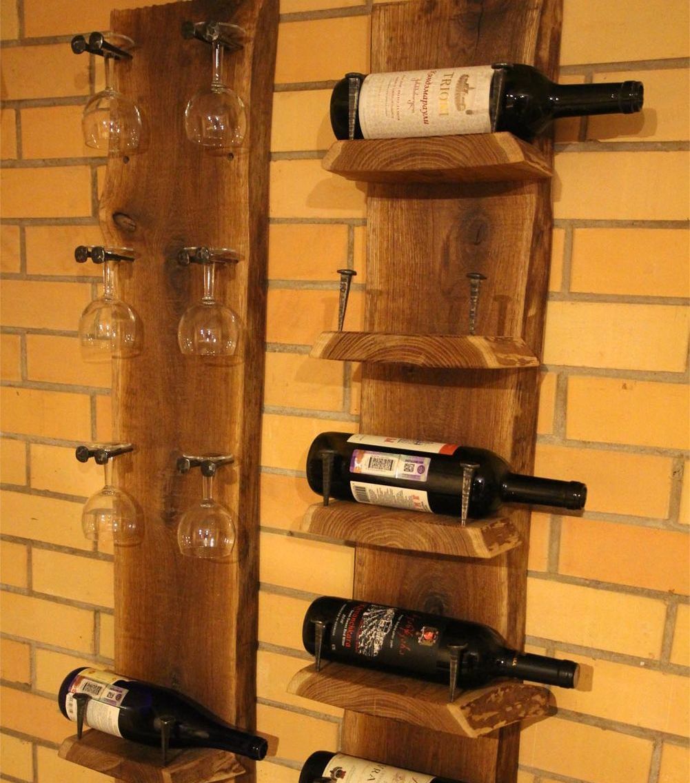 Étagère à vin en vieux bois et vieux clous en fonte